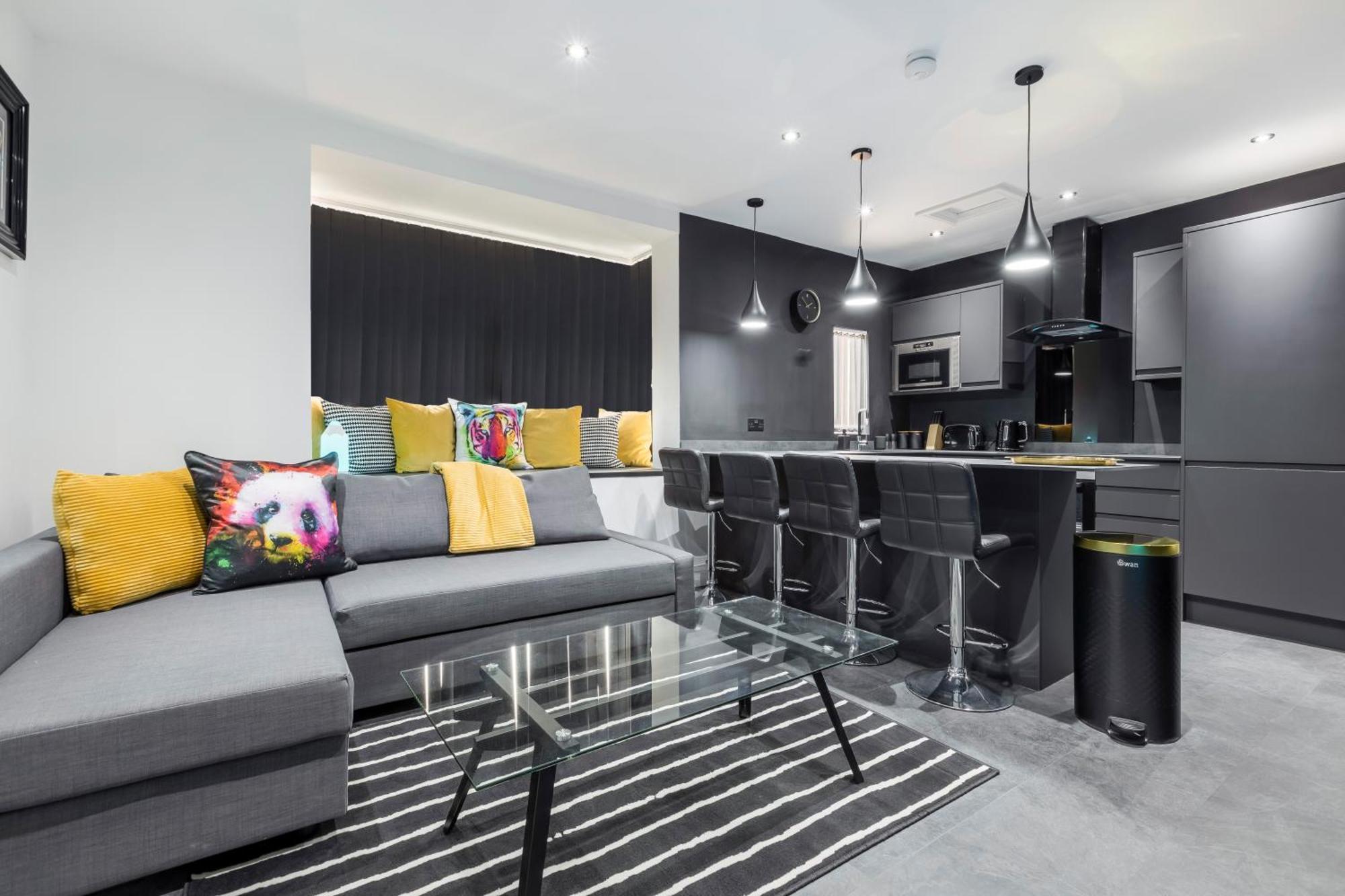 Two Bed Modern Apartment 5Min Walk To Town Centre With Free Parking ! Under New Management Blackpool Exterior photo
