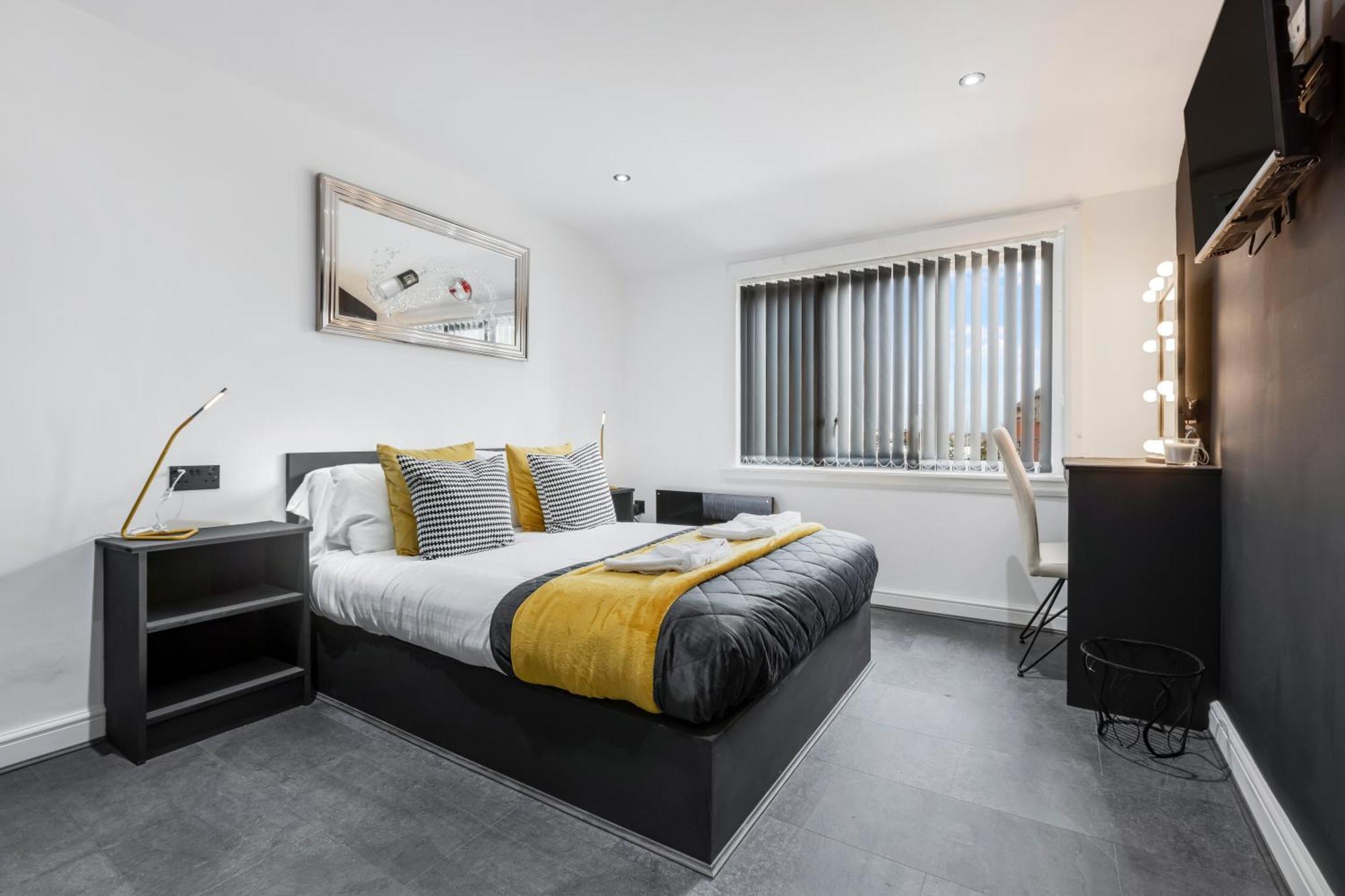 Two Bed Modern Apartment 5Min Walk To Town Centre With Free Parking ! Under New Management Blackpool Exterior photo